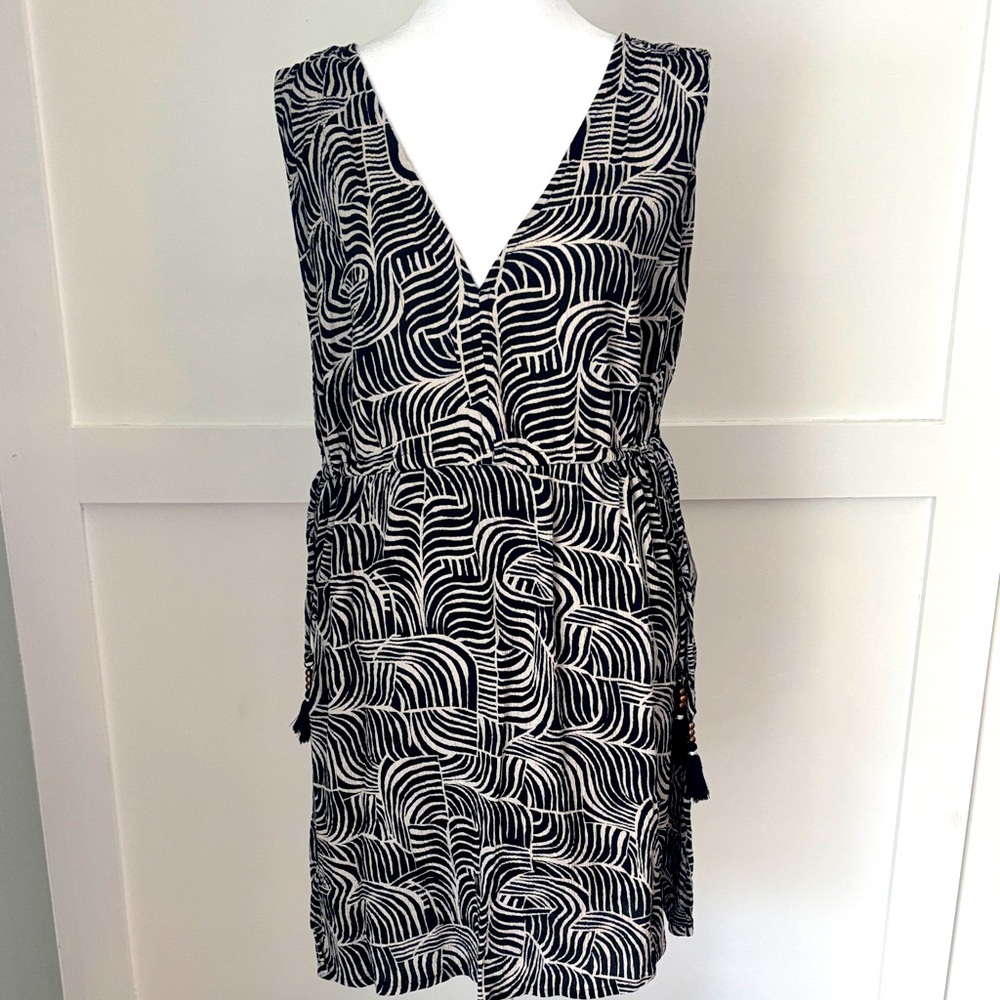 M & S Black and White Patterned Sleeveless coverup size 6